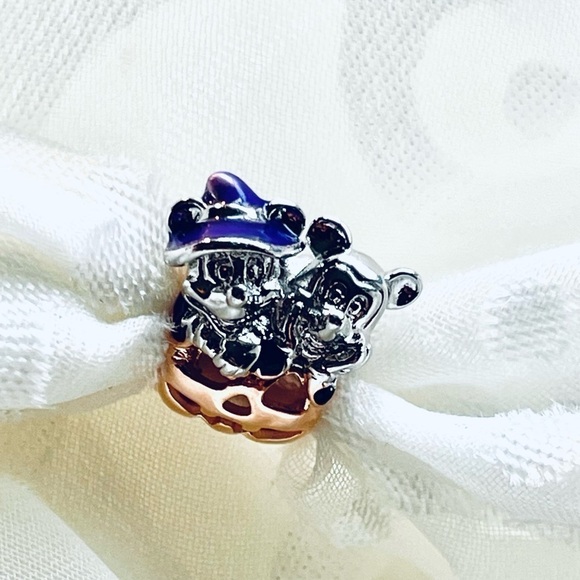 🎃 NWOT Mickey & Minnie Mouse Halloween Pumpkin Charm 🐭 - Picture 2 of 13